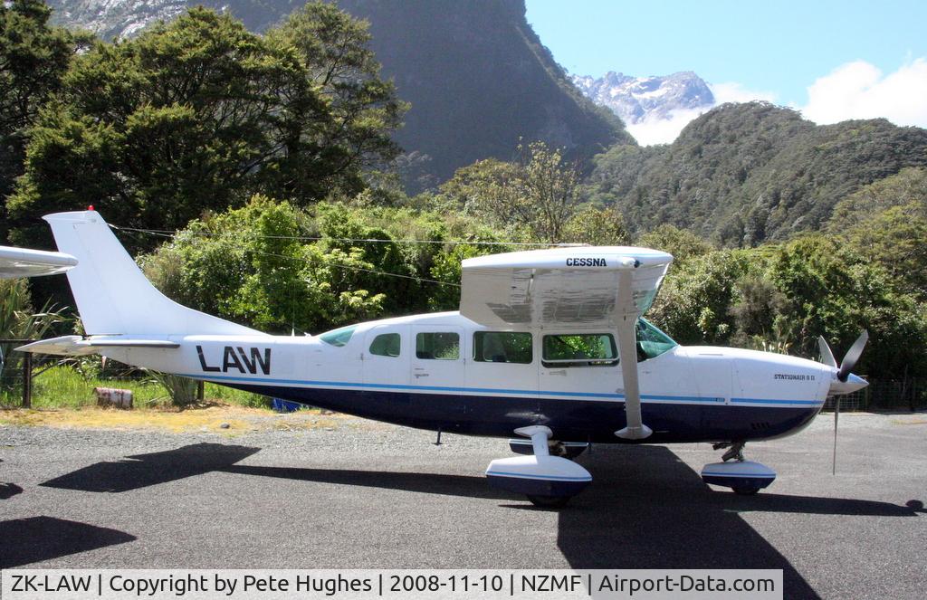 ZK-LAW, Cessna 207A Stationair 8 II C/N 20700723, ZK-LAW Cessna 207 at Milford Sound NZ