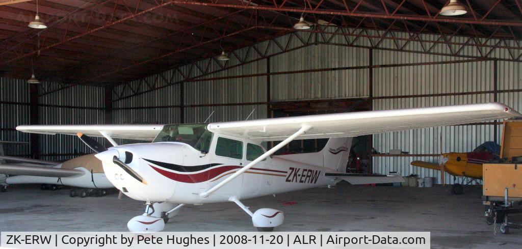 ZK-ERW, Cessna 172N C/N 17267728, ZK-ERW Cessna 172 at Alexandra, NZ