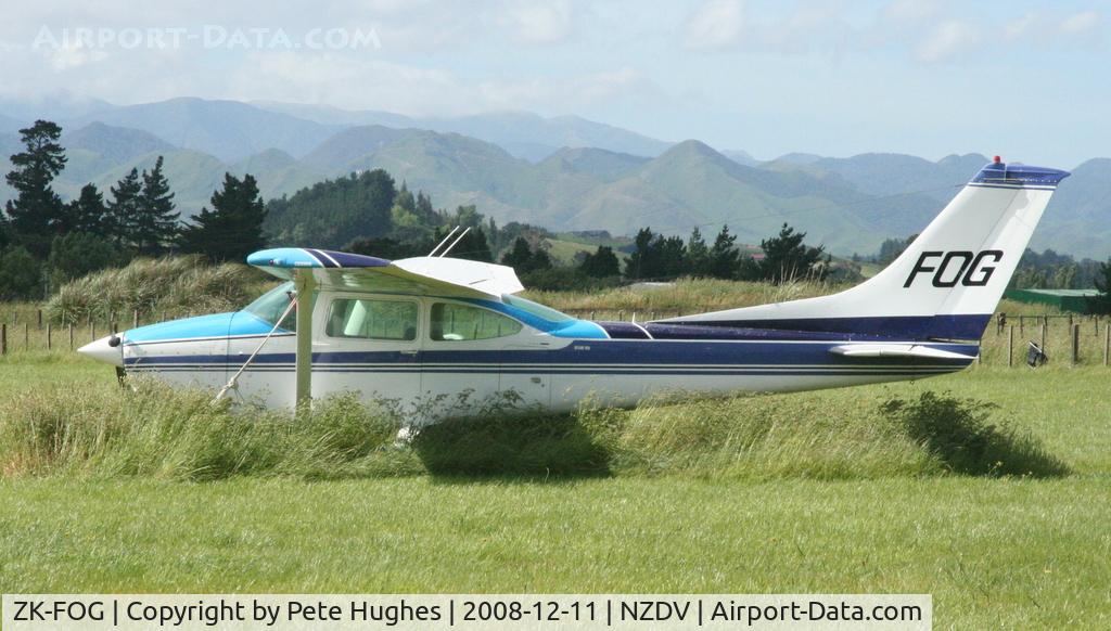 ZK-FOG, Cessna 182P Skylane C/N 18264179, ZK-FOG Cessna 182 at Dannevirke
