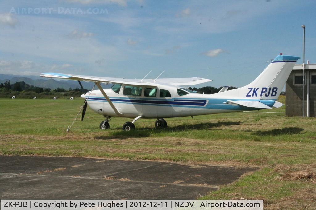 ZK-PJB, Cessna U206G Stationair C/N U20605776, ZK-PJB Cessna 206 at Dannevirke, NZ