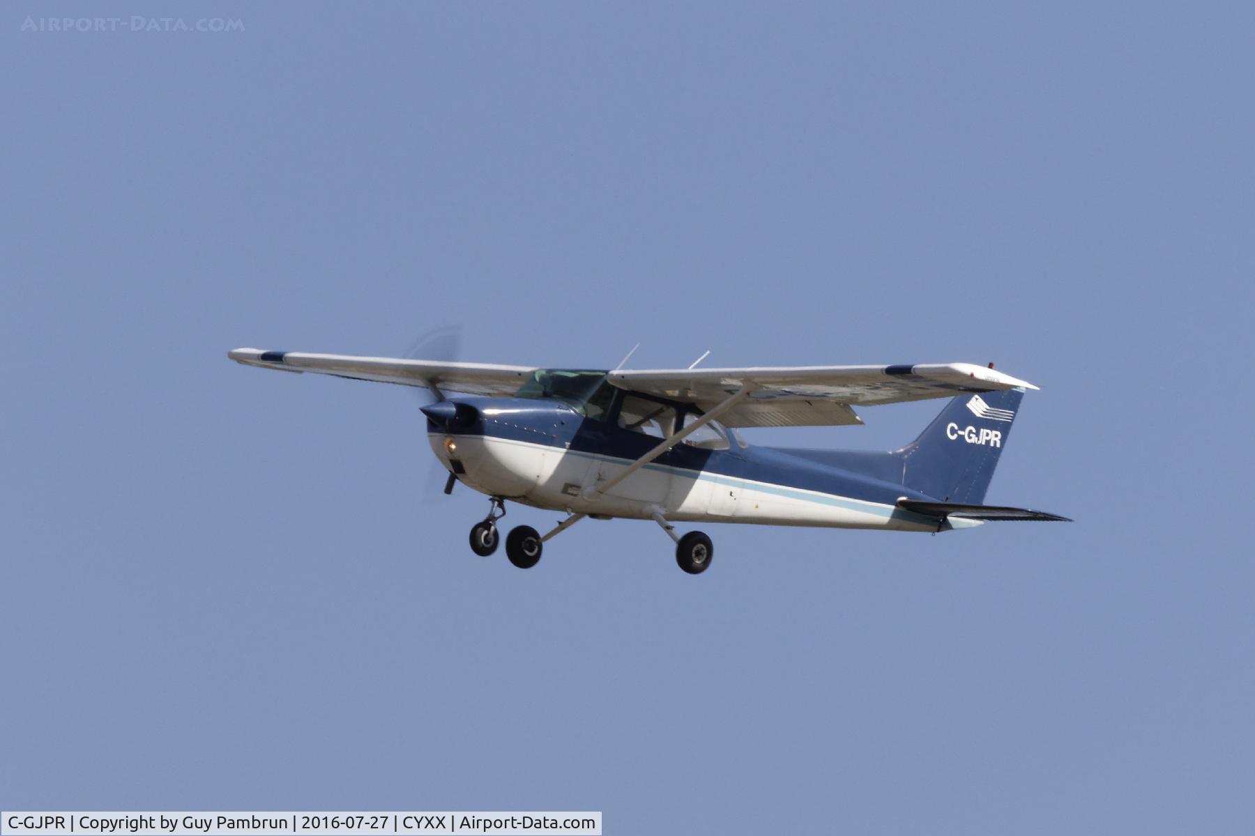 C-GJPR, 1976 Cessna 172M C/N 17267359, Landing