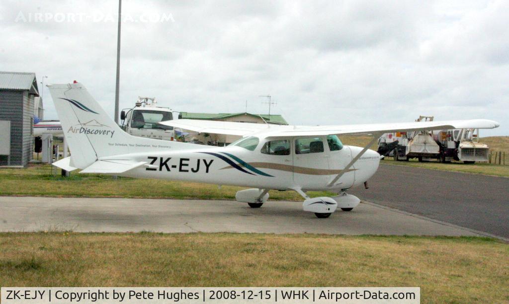 ZK-EJY, Cessna 172N C/N 17269393, ZK-EJY Cessna 172 at Whakatane, NZ
