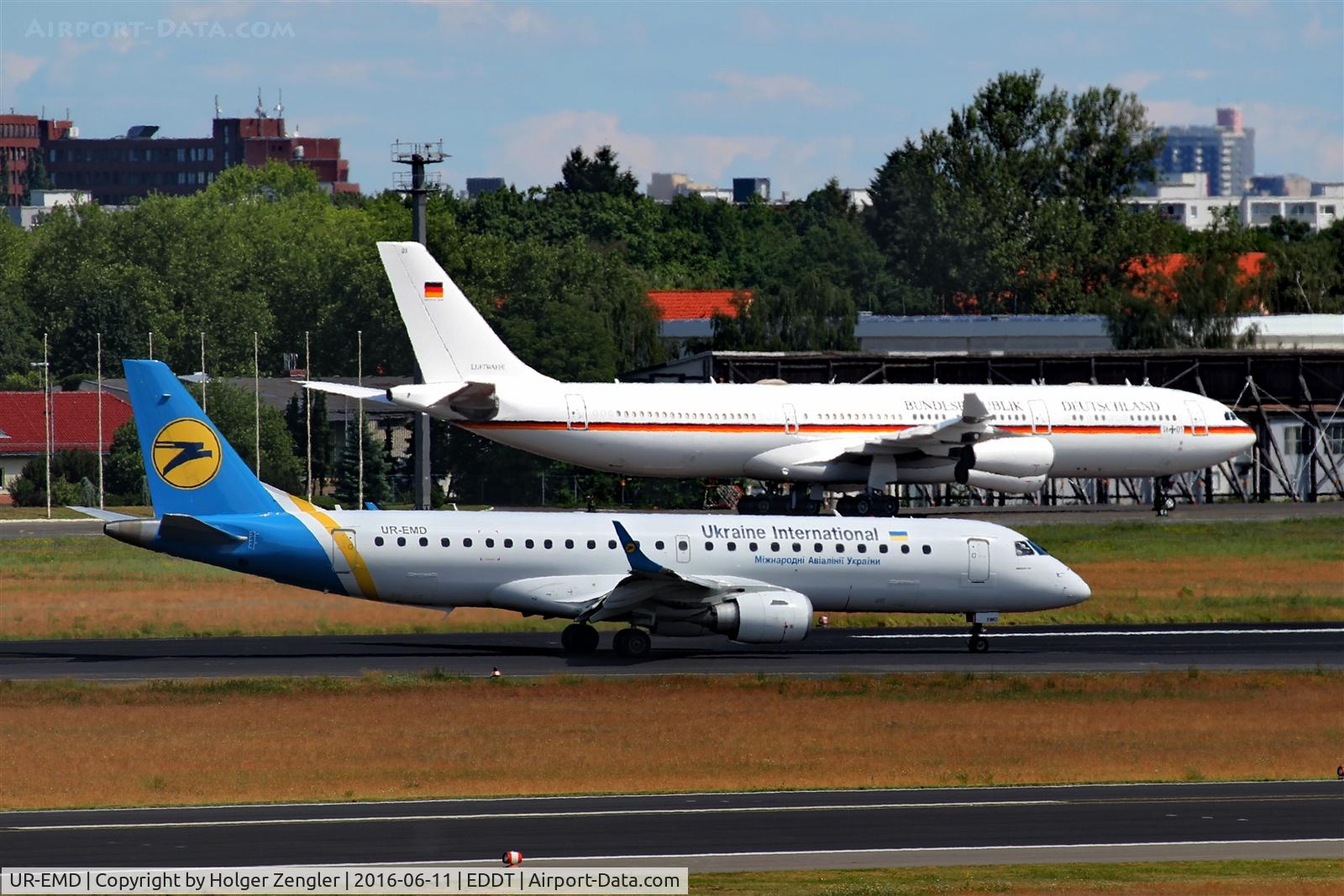 UR-EMD, 2013 Embraer 190STD (ERJ-190-100) C/N 19000602, TXL waving good bye tour no.4 since 2011