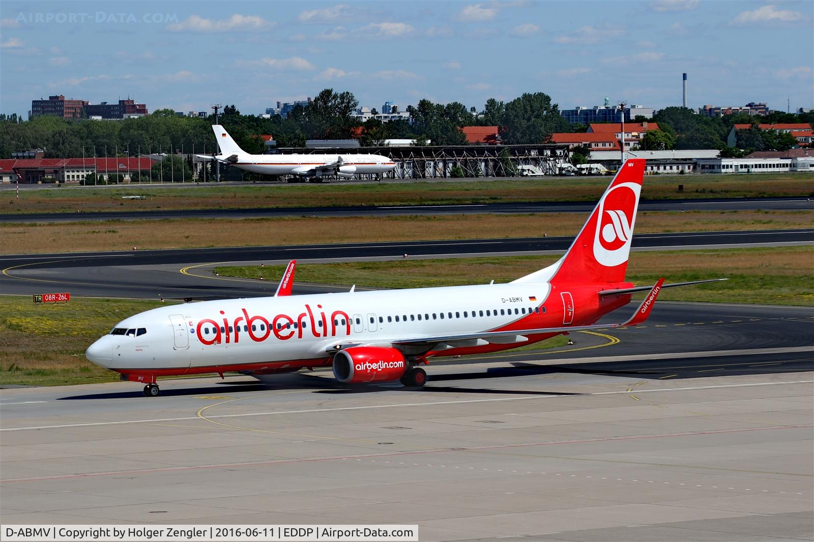D-ABMV, 2013 Boeing 737-86J C/N 37785, TXL waving good bye tour no.4 since 2011
