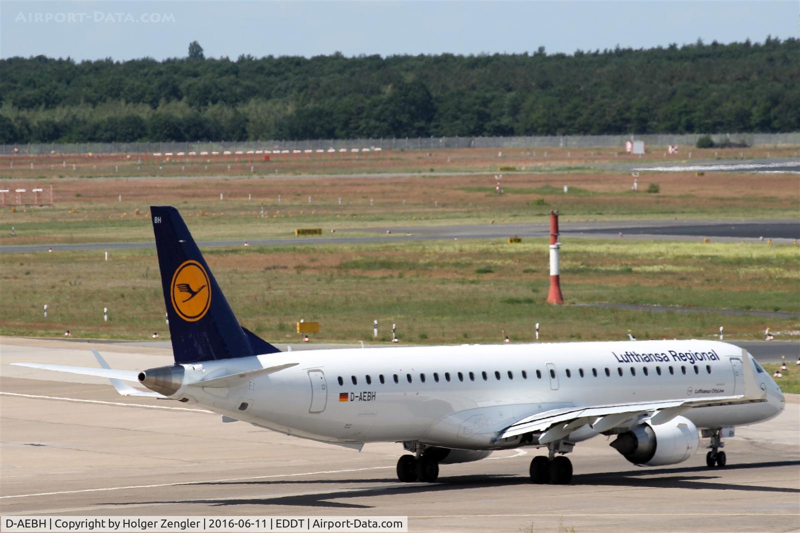 D-AEBH, 2011 Embraer 195LR (ERJ-190-200LR) C/N 19000447, TXL waving good bye tour no.4 since 2011