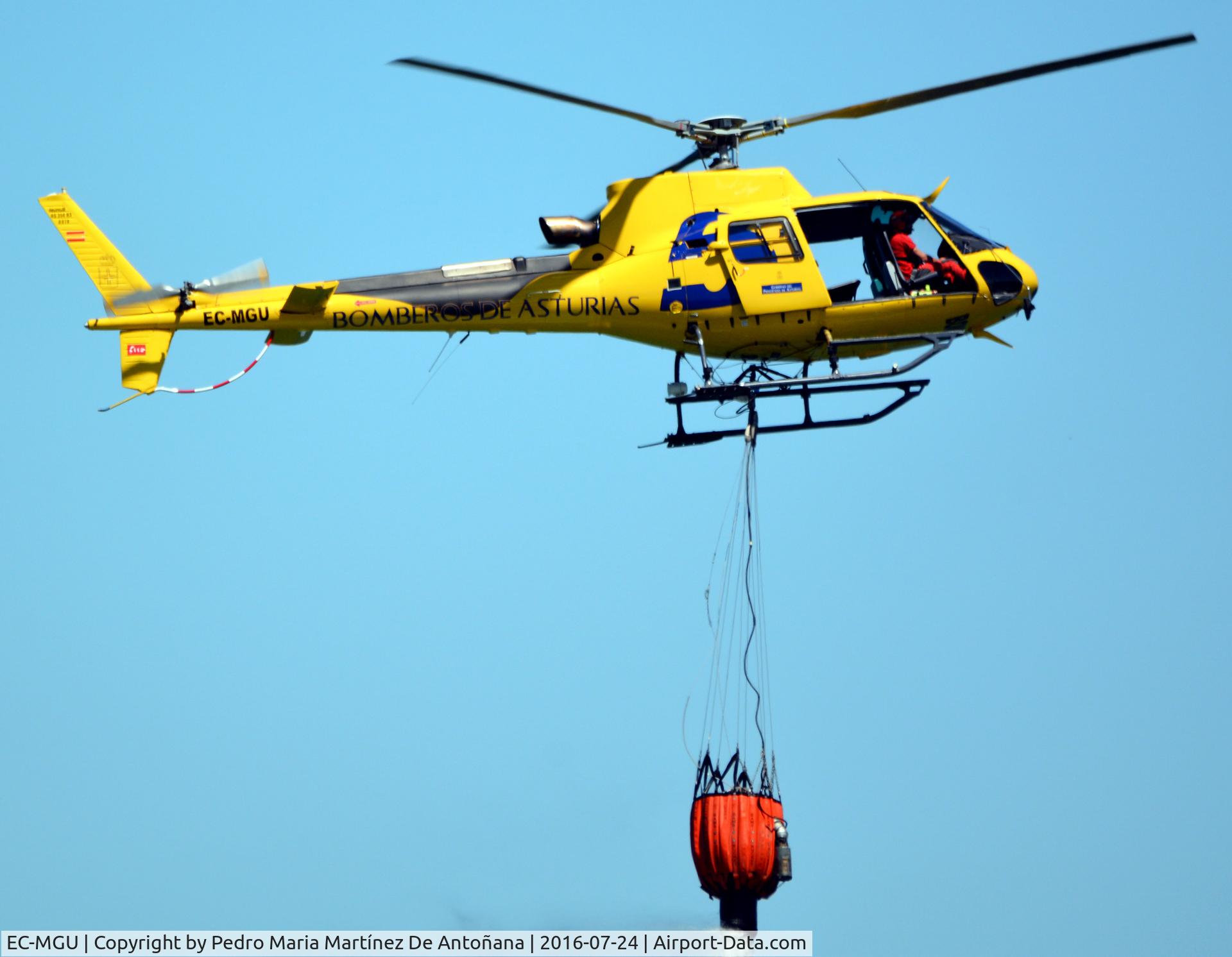 EC-MGU, 2015 Aerospatiale AS-350B-3 Ecureuil C/N 8078, Gijón - España
Bomberos de Asturias