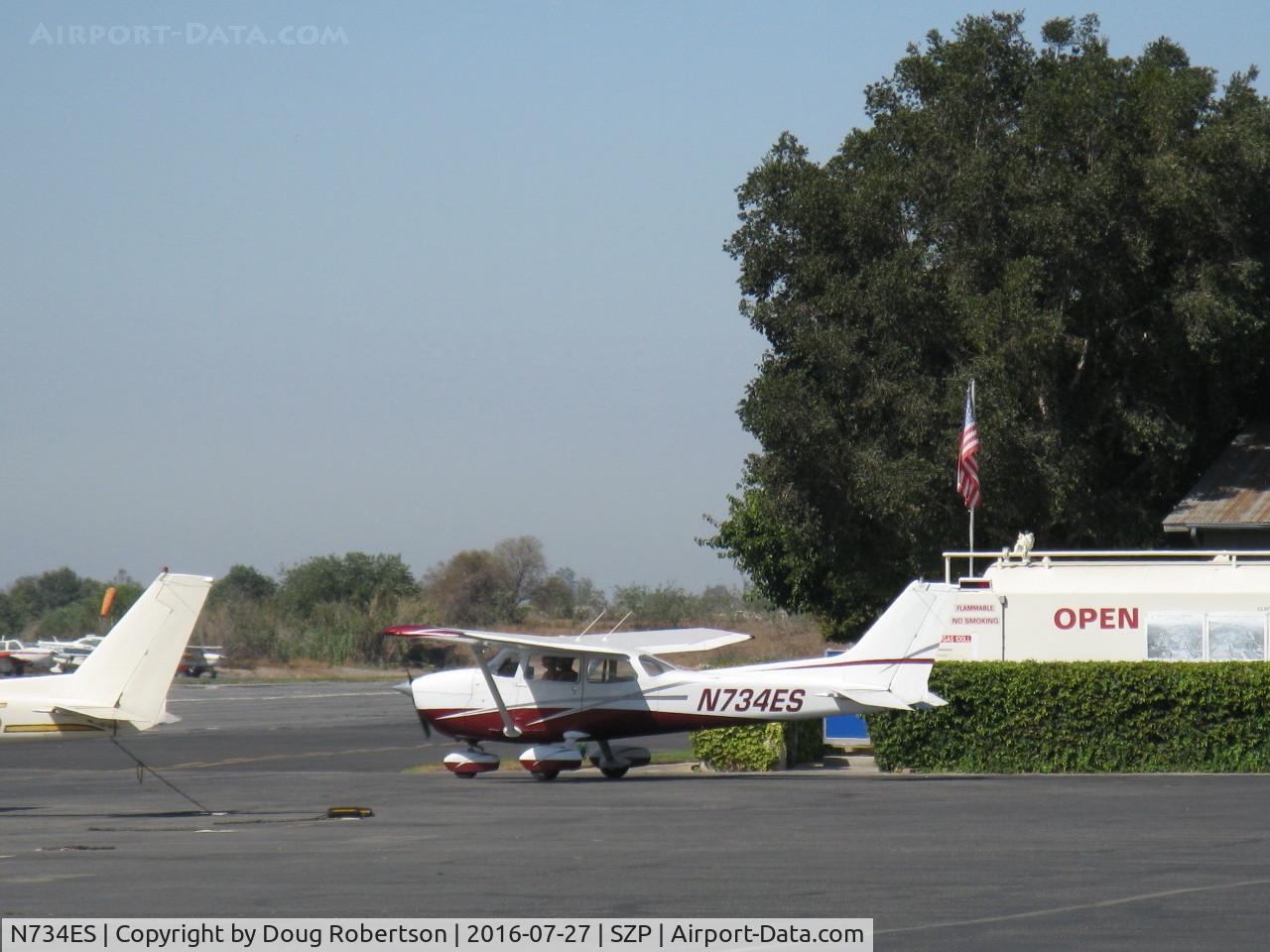 N734ES, Cessna 172N C/N 17268802, 1977 Cessna 172N SKYHAWK, Lycoming O-320-H2AD 160 Hp, taxi leaving fuel dock