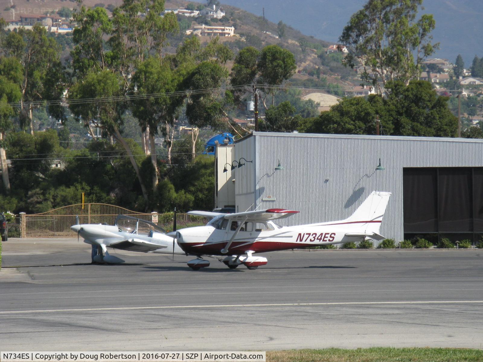 N734ES, Cessna 172N C/N 17268802, 1977 Cessna 172N SKYHAWK, Lycoming O-320-H2AD 160 Hp, approaching the fuel dock