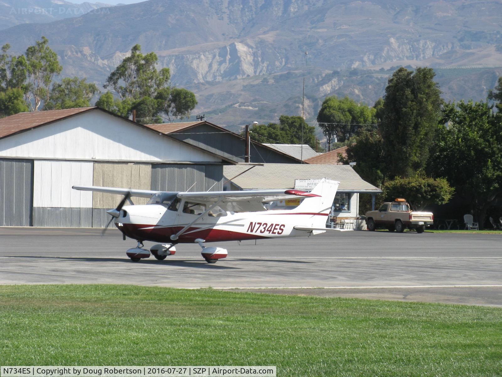 N734ES, Cessna 172N C/N 17268802, 1977 Cessna 172N SKYHAWK, Lycoming O-320-H2AD 160 Hp, landing roll Rwy 22