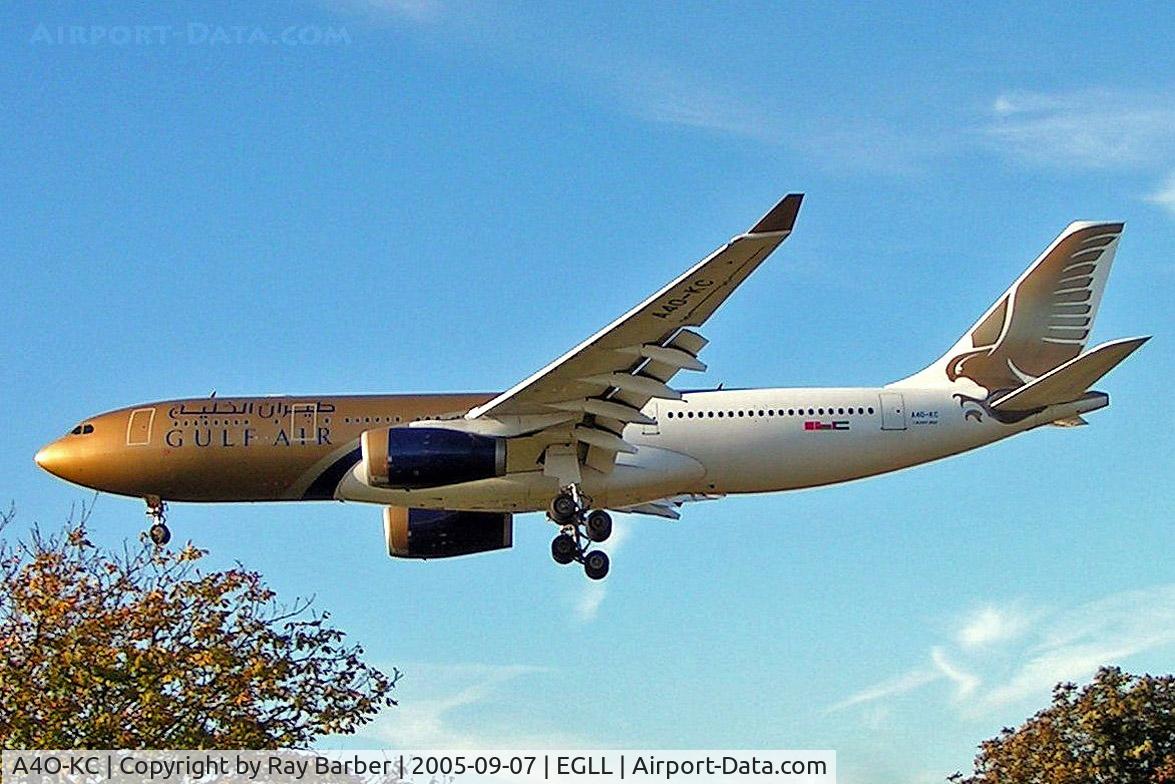 A4O-KC, 1999 Airbus A330-243 C/N 286, Airbus A330-243 [286] (Gulf Air) Heathrow~G 07/09/2005. On finals 27L.