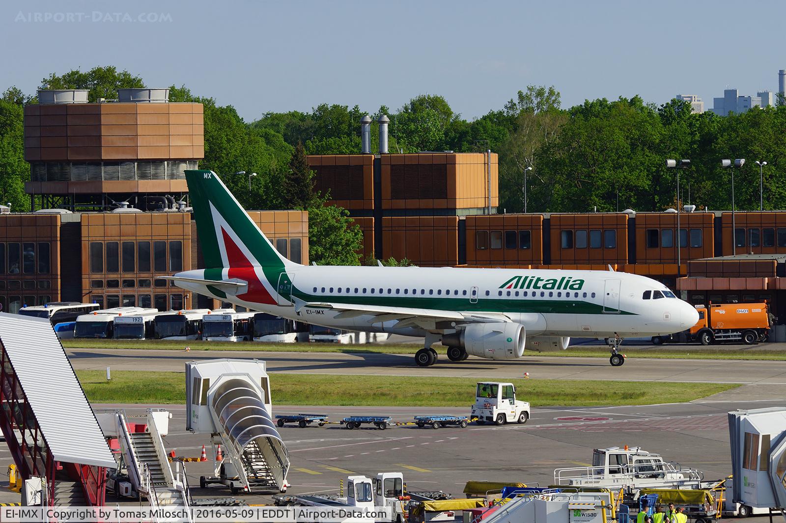 EI-IMX, 2012 Airbus A319-111 C/N 5424, Still TXL is a rather busy airport ...
