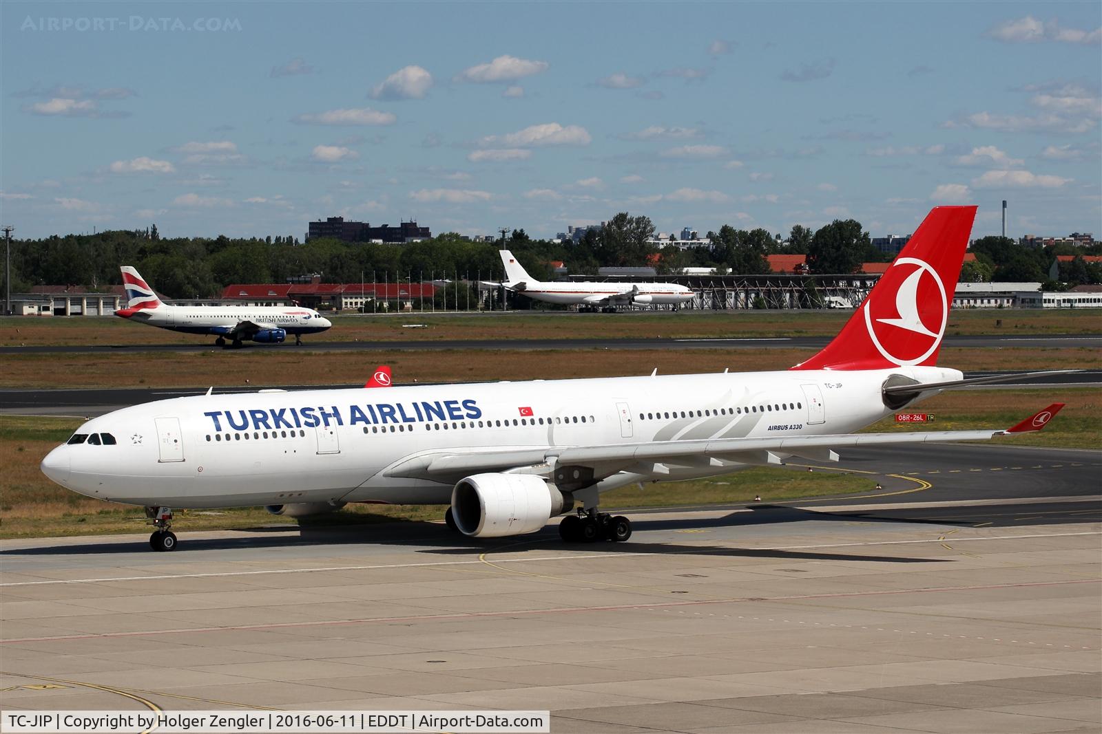 TC-JIP, 2007 Airbus A330-223 C/N 876, TXL waving good bye tour no.4 since 2011