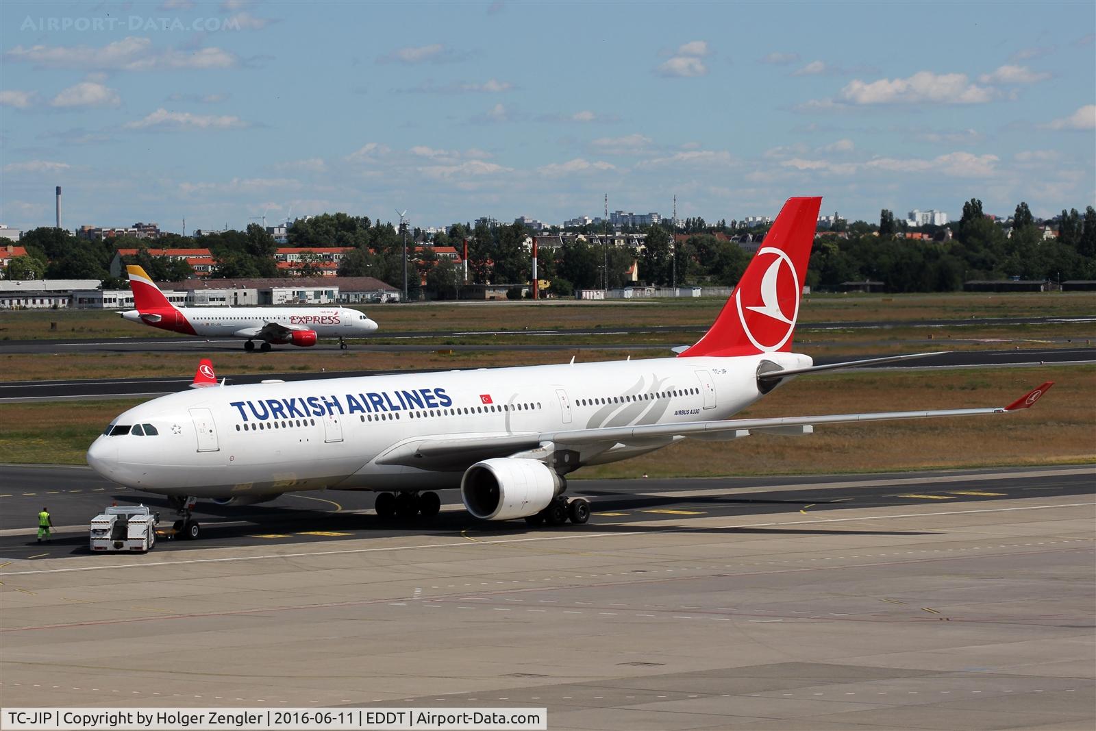 TC-JIP, 2007 Airbus A330-223 C/N 876, TXL waving good bye tour no.4 since 2011