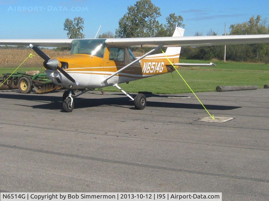 N6514G, 1970 Cessna 150L C/N 15072014, On the ramp at Kenton, Ohio
