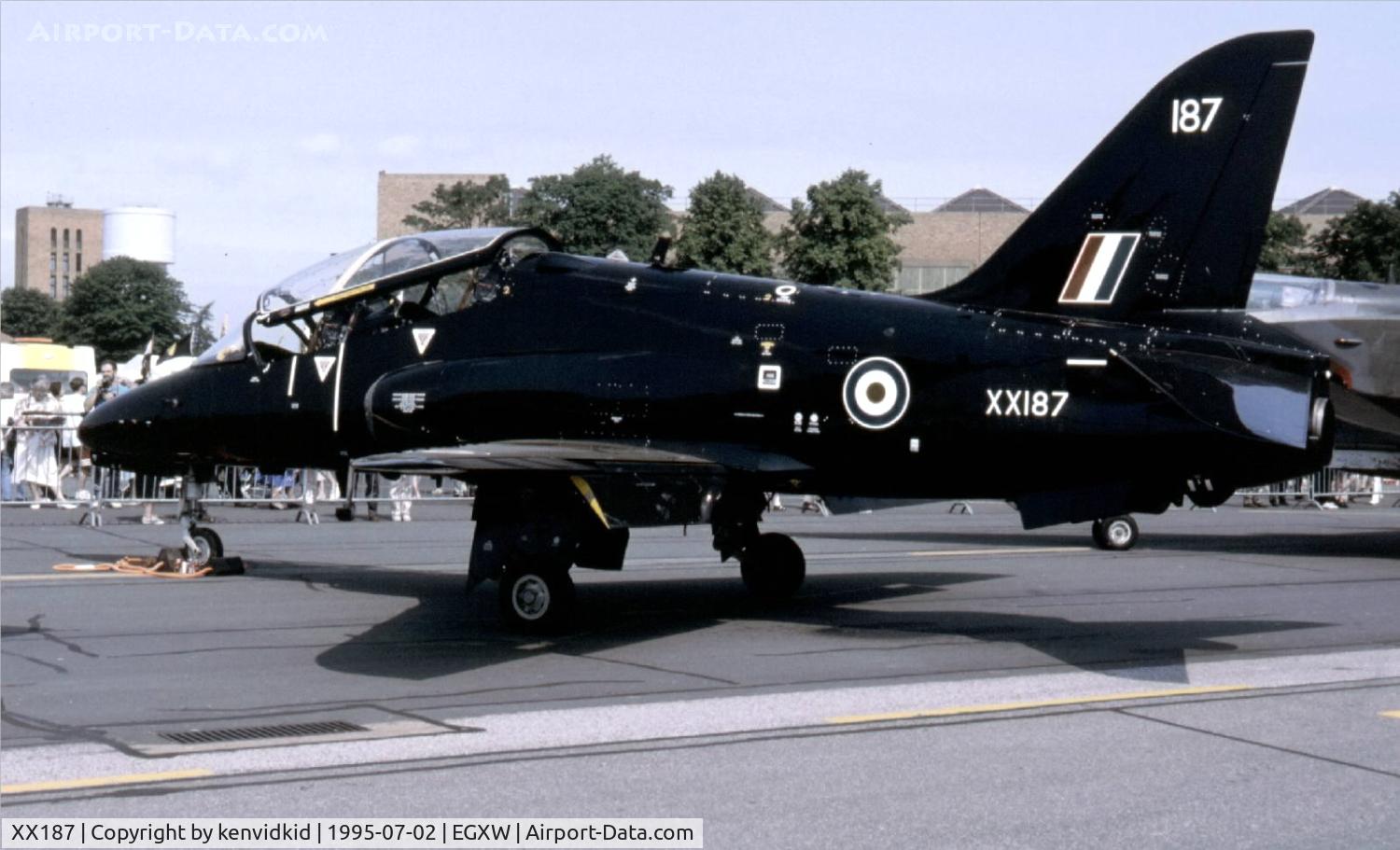 XX187, 1977 Hawker Siddeley Hawk T.1A C/N 034/312034, Airshow 1995