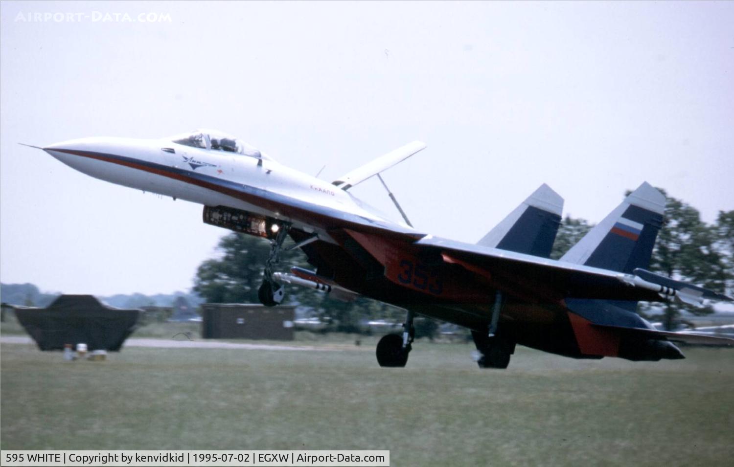 595 WHITE, Sukhoi Su-27P C/N 36911037511, Airshow 1995