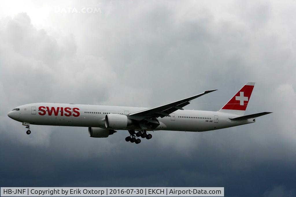 HB-JNF, 2016 Boeing 777-3DE/ER C/N 44587, HB-JNF landing rw 22L