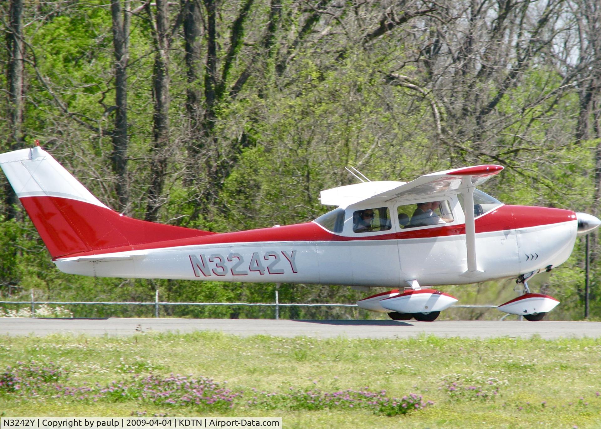 N3242Y, 1962 Cessna 182E Skylane C/N 18254242, At Downtown Shreveport.