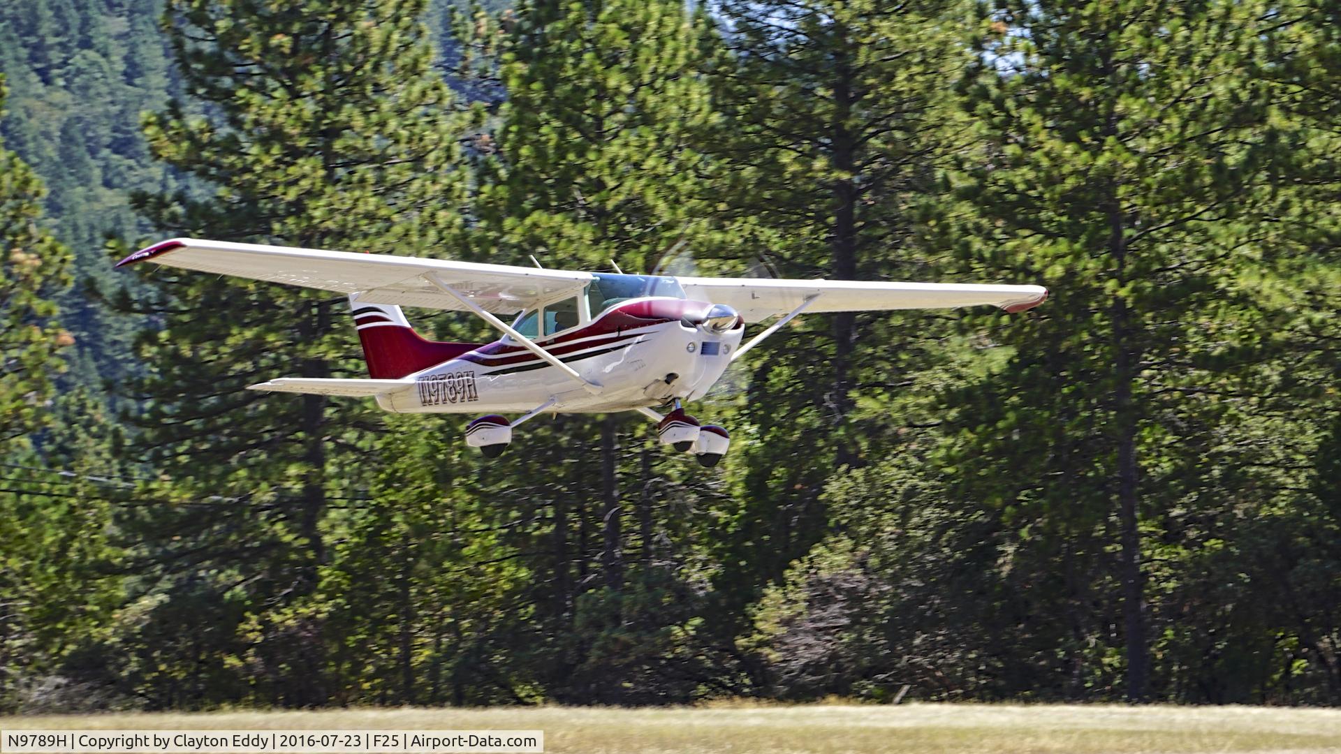 N9789H, 1981 Cessna 182R Skylane C/N 18268026, N9789H departing Brownsville airport in California. 2016.