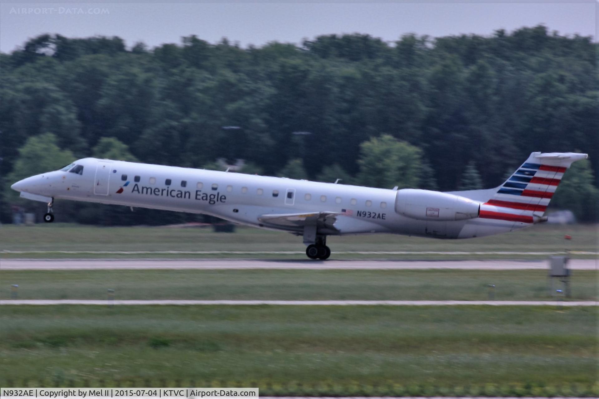 N932AE, 2005 Embraer ERJ-145LR (EMB-145LR) C/N 14500915, Departing RWY 10
