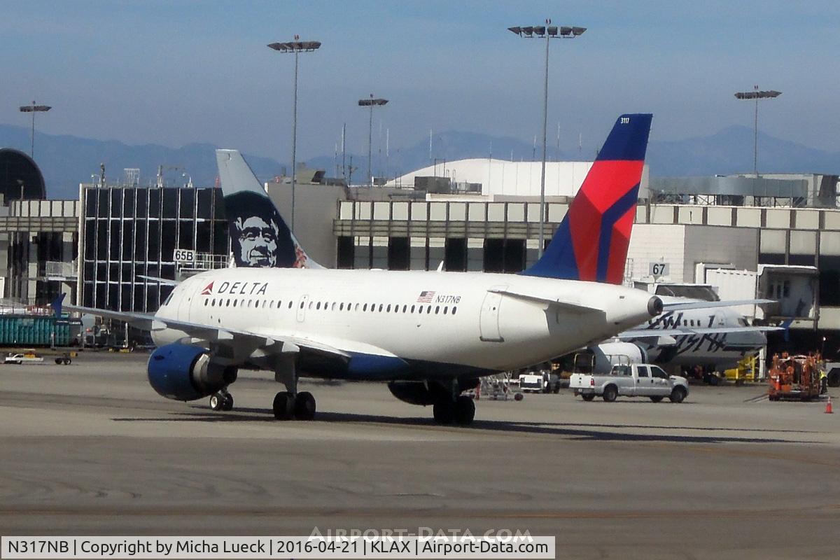 N317NB, 2000 Airbus A319-114 C/N 1324, At LAX