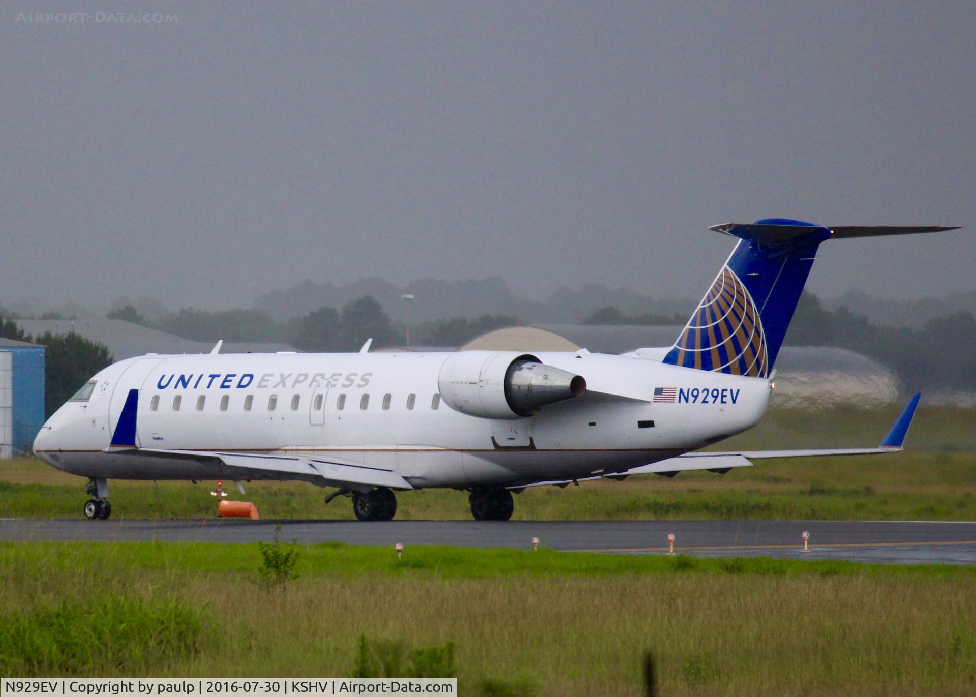 N929EV, 2004 Bombardier CRJ-200ER (CL-600-2B19) C/N 8007, At Shreveport Regional.