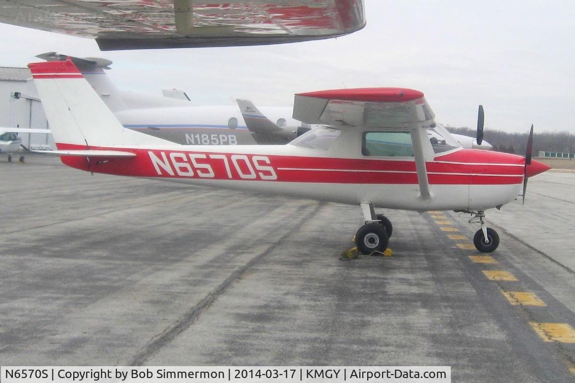 N6570S, 1967 Cessna 150H C/N 15067370, On the ramp in Dayton, Ohio