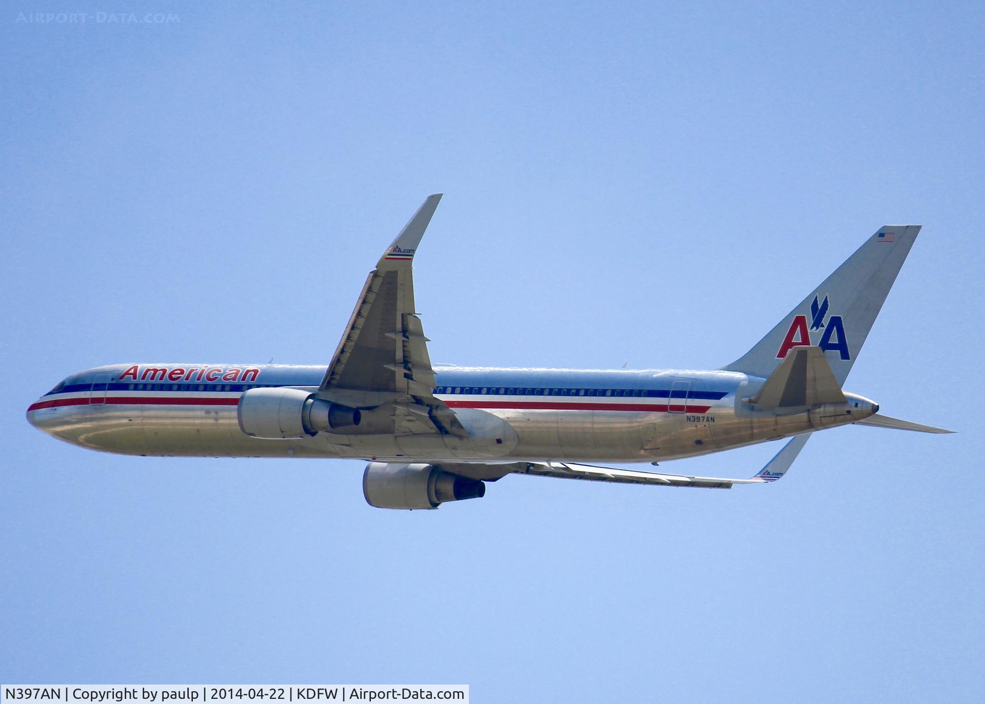 N397AN, 1999 Boeing 767-323/ER C/N 29604, At DFW.