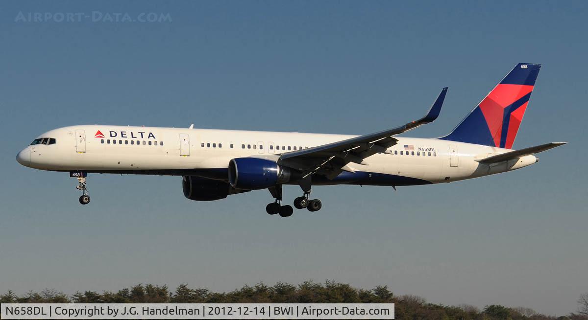 N658DL, 1990 Boeing 757-232 C/N 24420, On final to 33L.