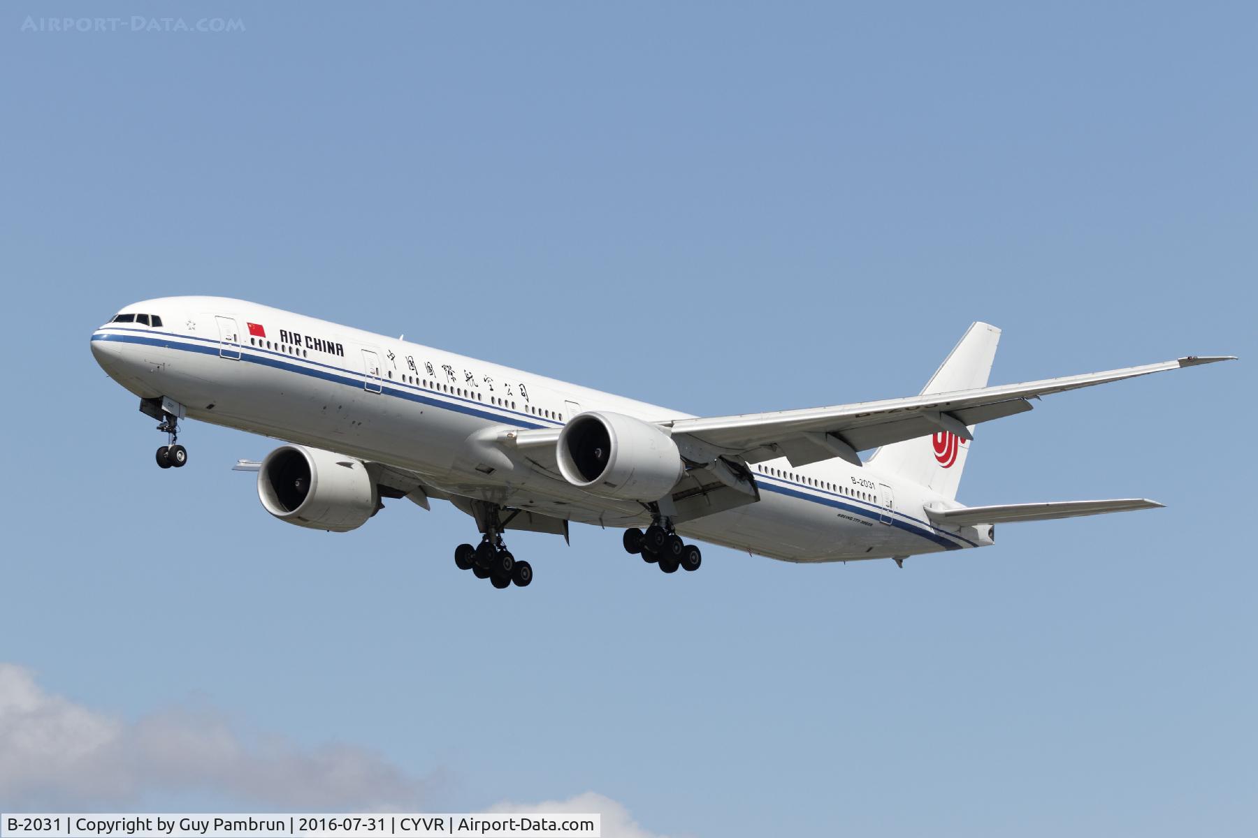 B-2031, 2012 Boeing 777-39L/ER C/N 38670, Landing