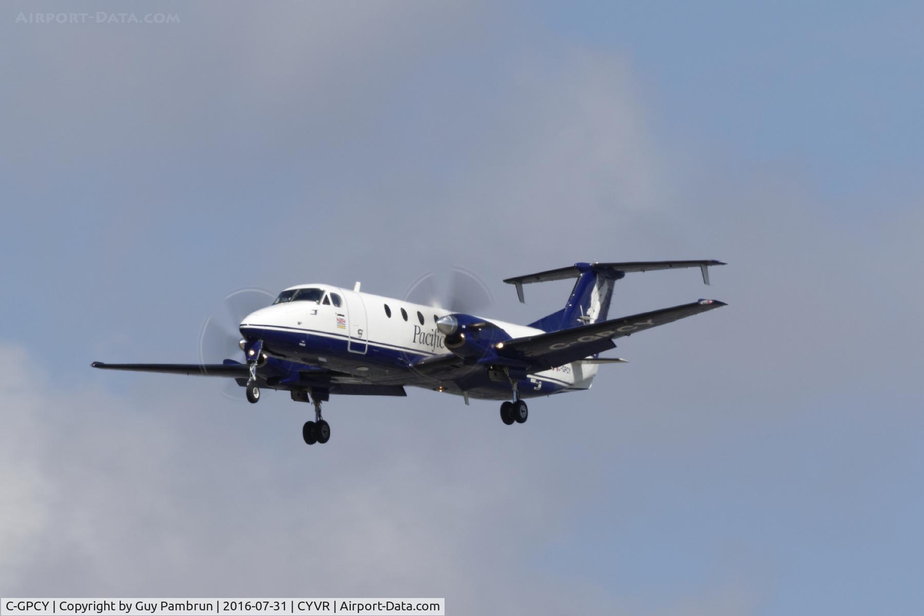 C-GPCY, Beech 1900C C/N UB-45, Landing