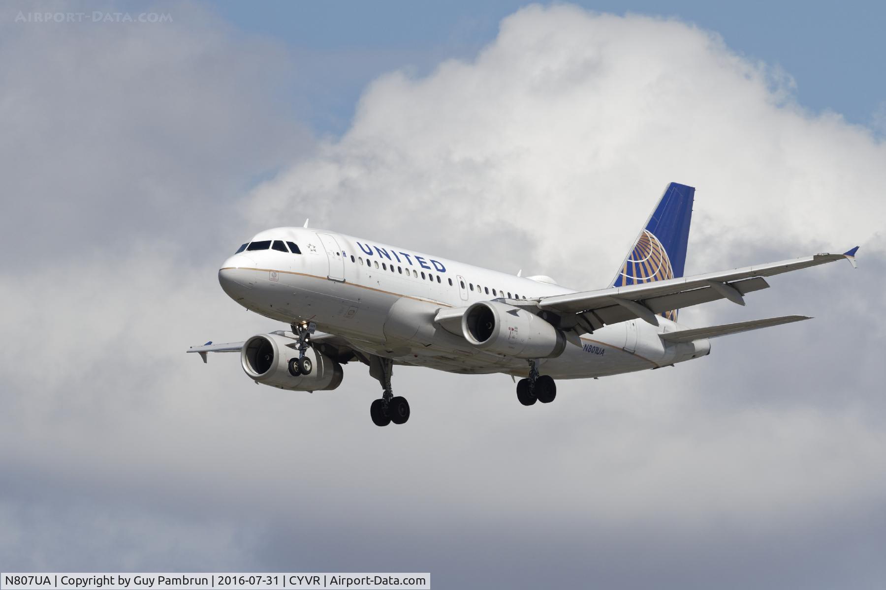 N807UA, 1998 Airbus A319-131 C/N 798, Landing