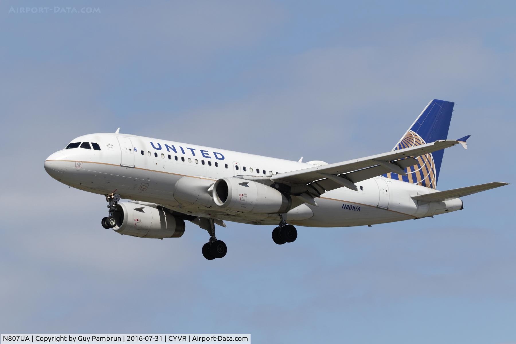 N807UA, 1998 Airbus A319-131 C/N 798, Landing