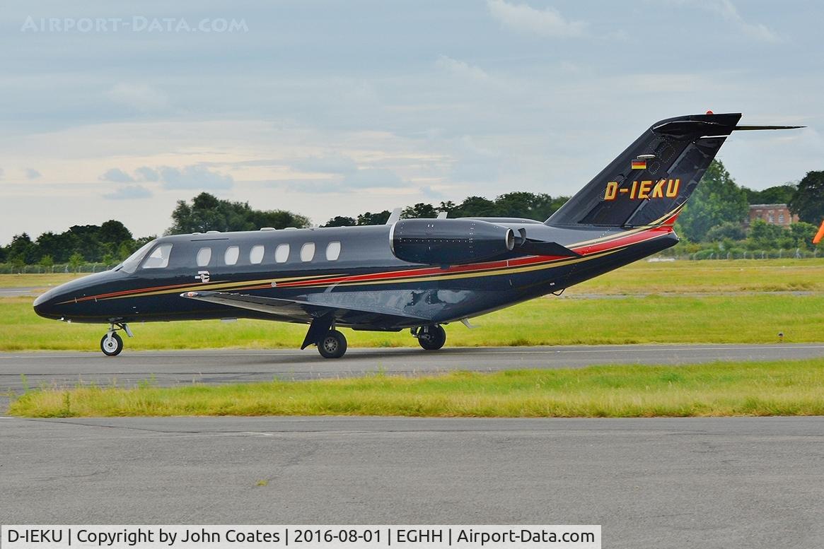 D-IEKU, 2001 Cessna 525A CitationJet CJ2 C/N 525A-0043, Taxiing to Signatures