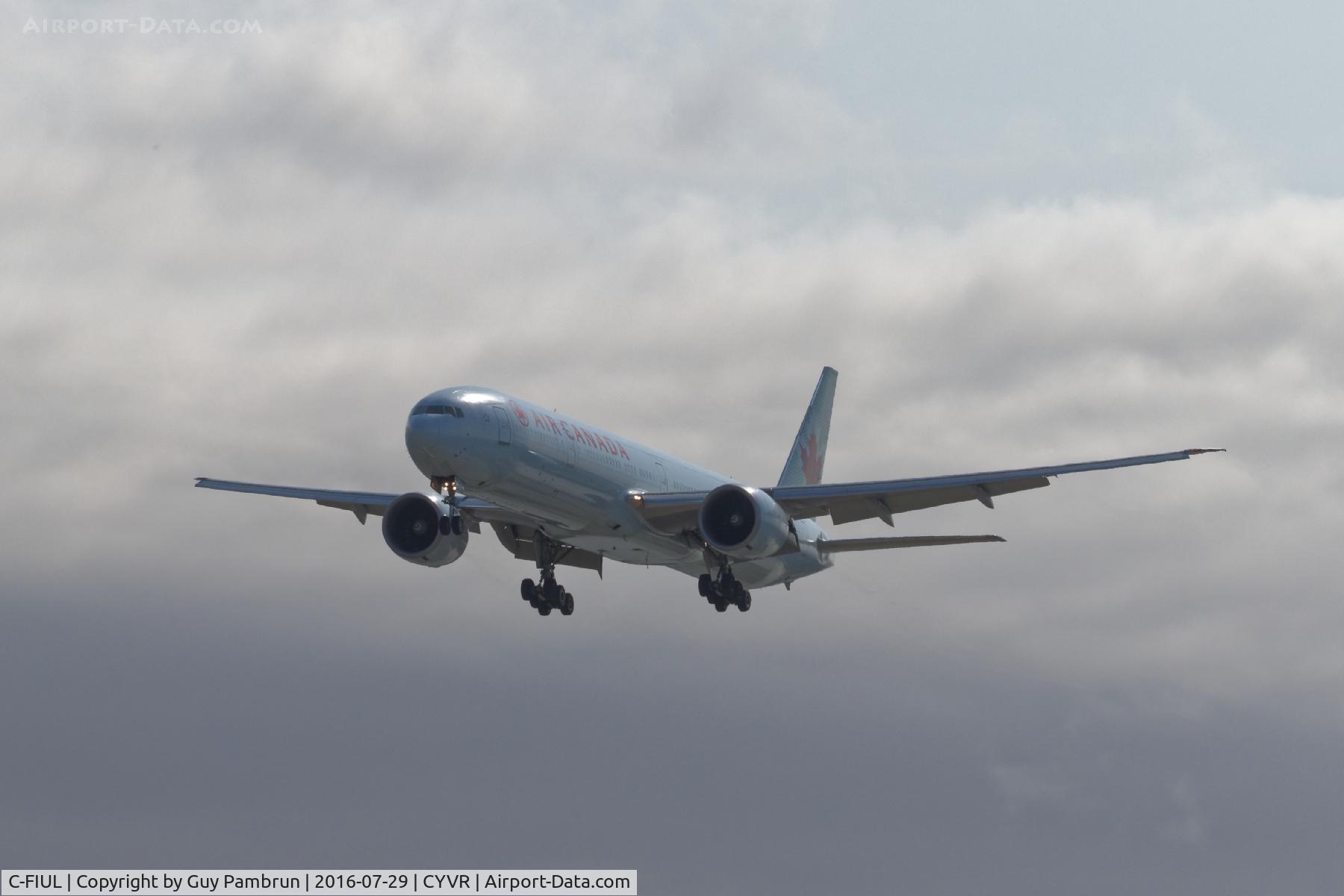 C-FIUL, 2007 Boeing 777-333/ER C/N 35255, Landing