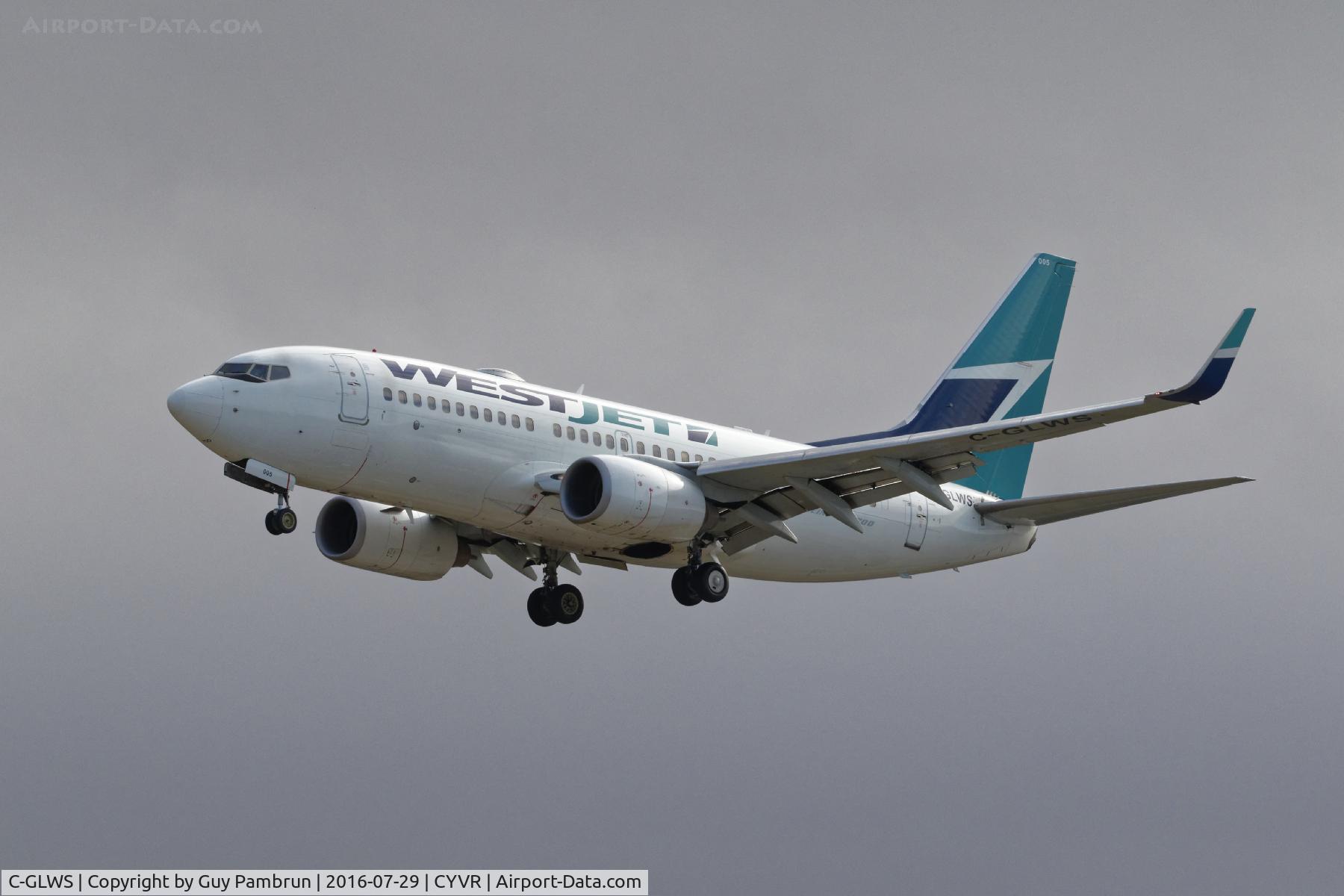 C-GLWS, 2001 Boeing 737-76N C/N 32581, Landing