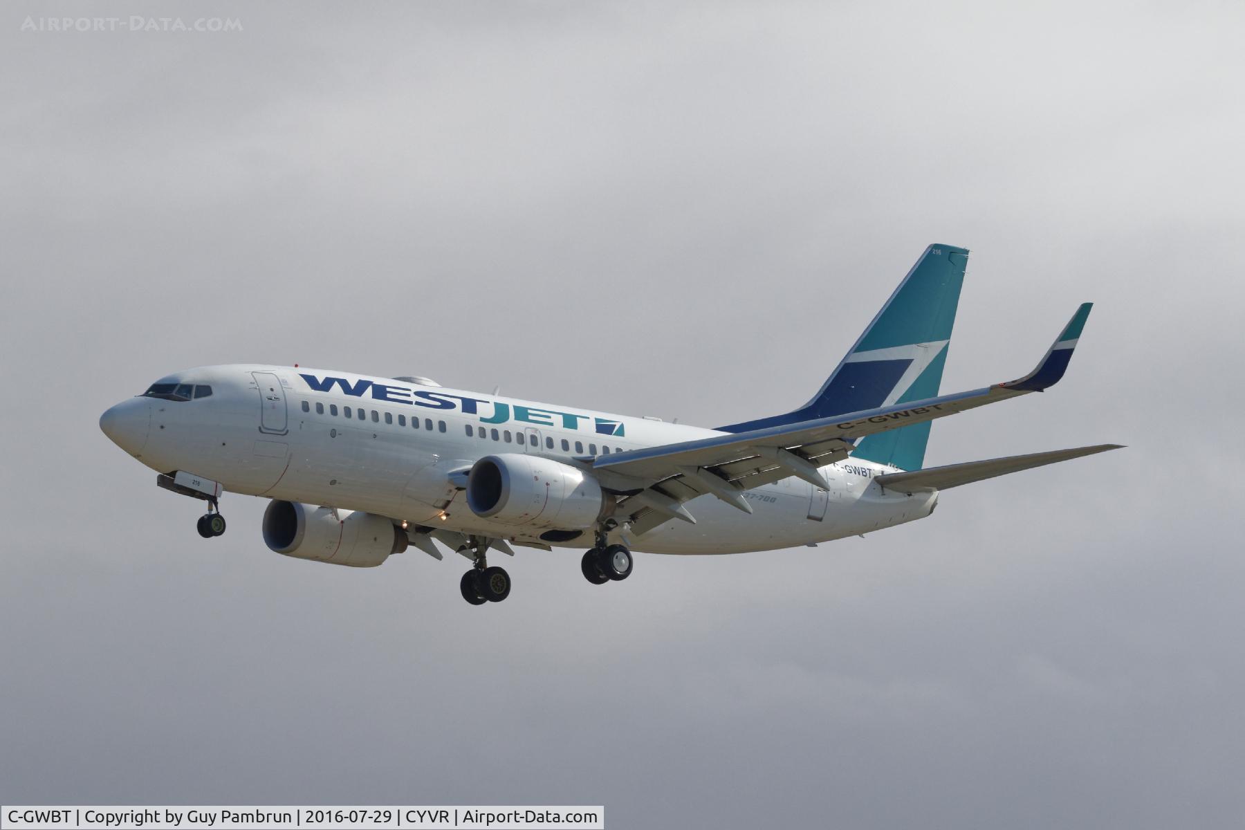 C-GWBT, 2003 Boeing 737-7CT C/N 32755, Landing