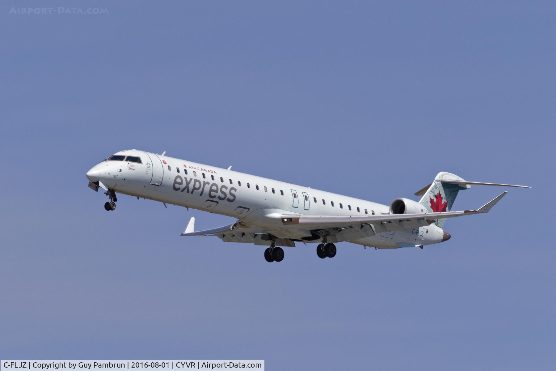 C-FLJZ, 2005 Canadair CRJ-900 (CL-600-2D24) C/N 15045, Landing