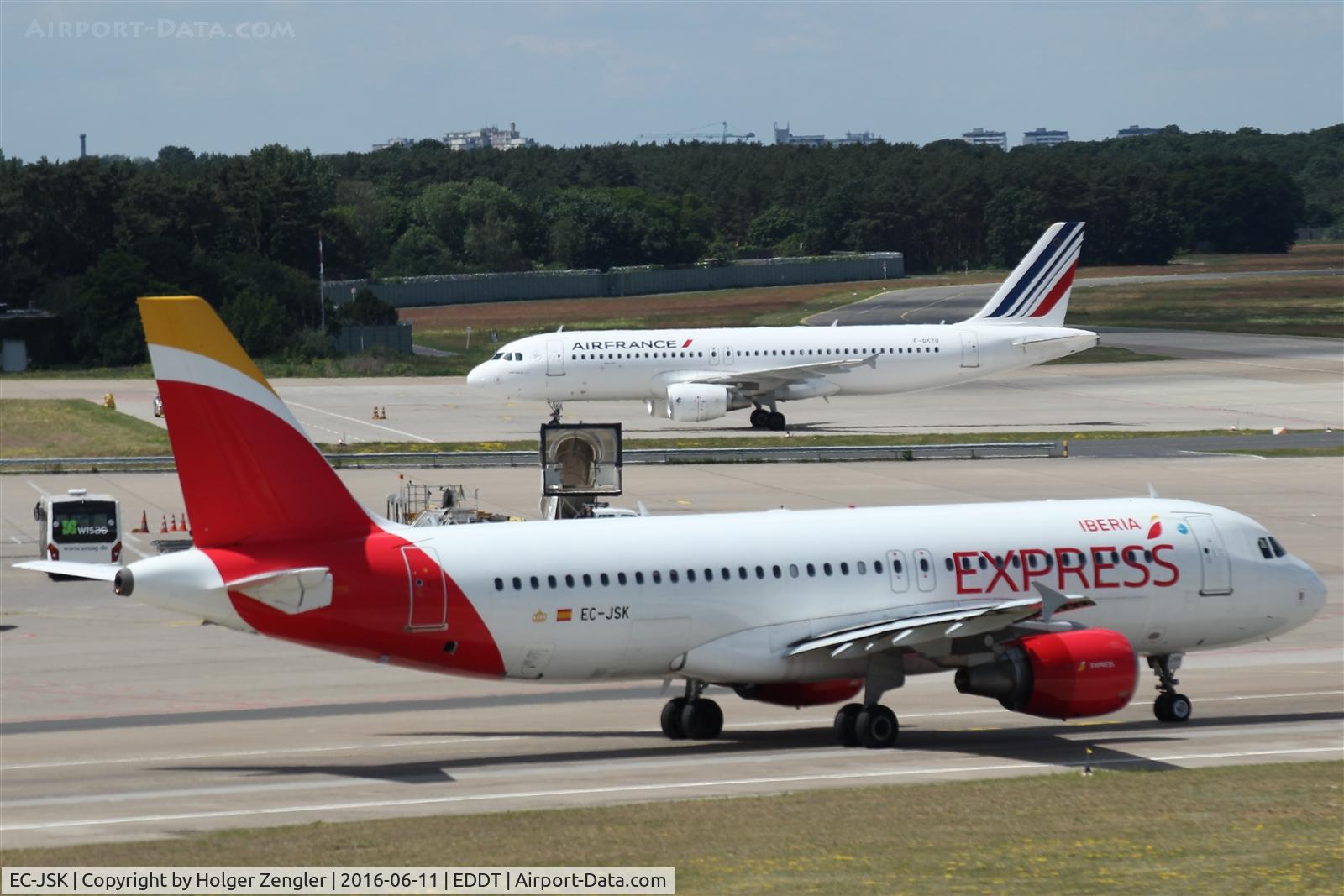 EC-JSK, 2006 Airbus A320-214 C/N 2807, TXL waving good bye tour no.4 since 2011