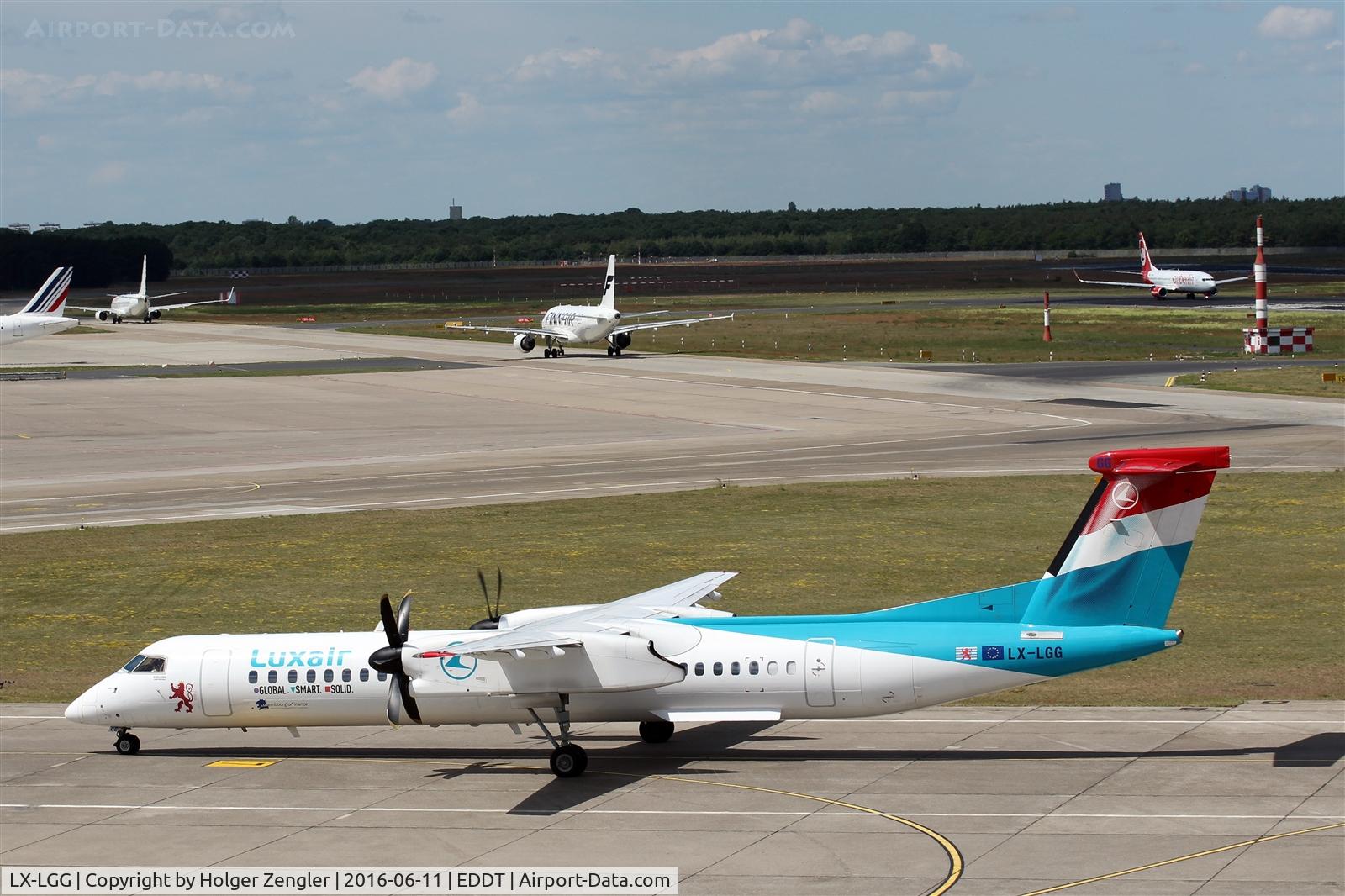 LX-LGG, 2012 Bombardier DHC-8-402Q Dash 8 Dash 8 C/N 4418, TXL waving good bye tour no.4 since 2011