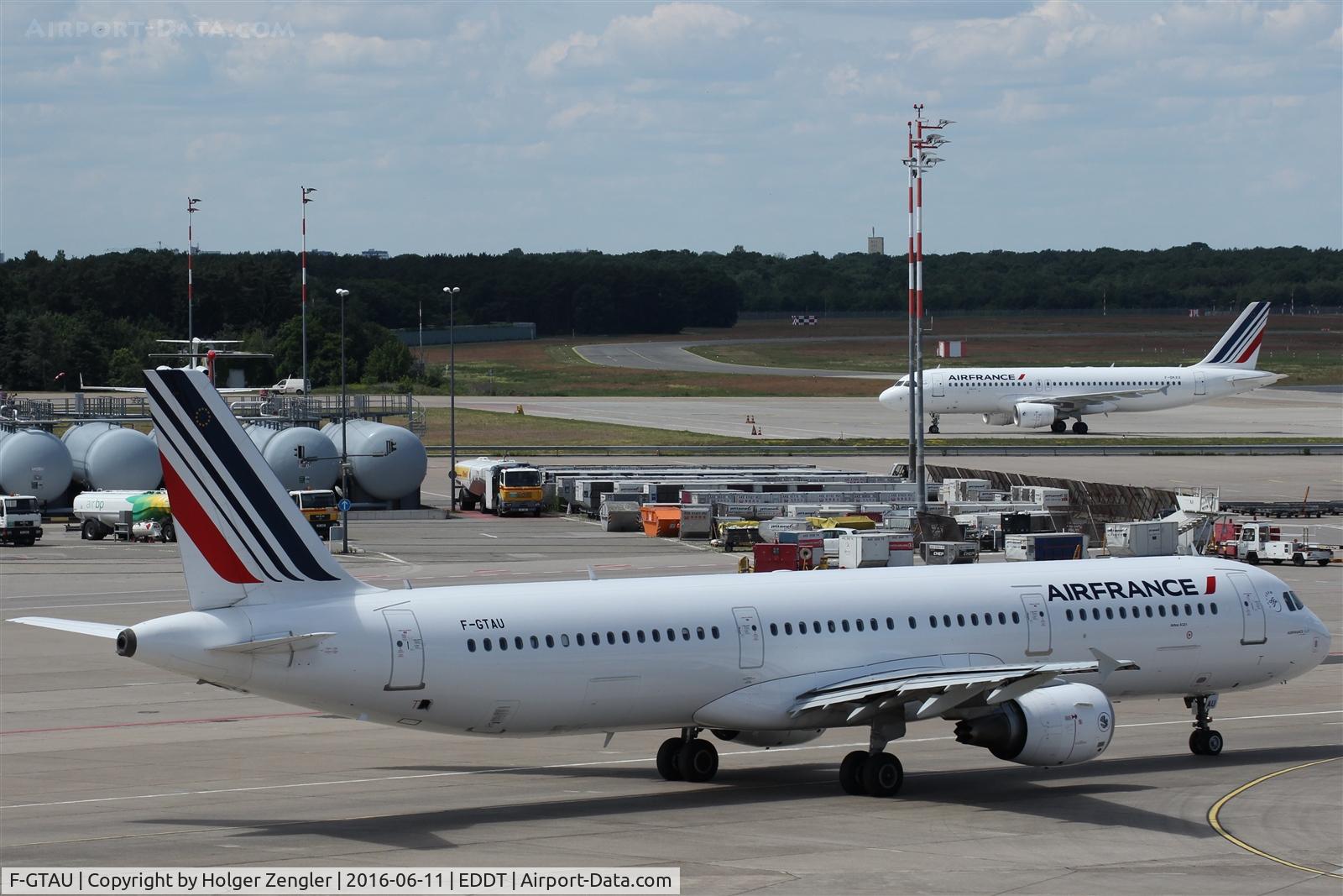 F-GTAU, 2009 Airbus A321-212 C/N 3814, TXL waving good bye tour no.4 since 2011