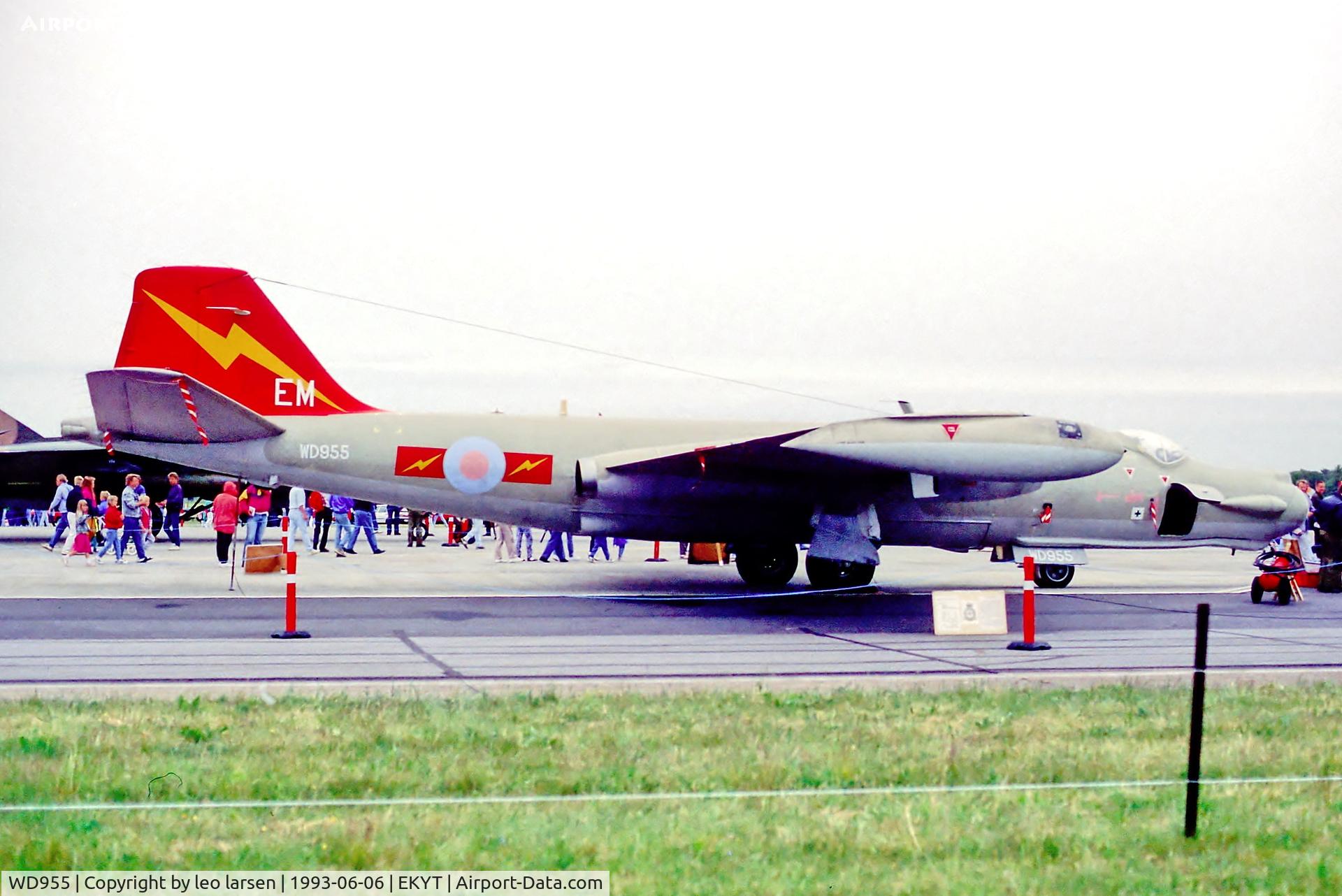 WD955, English Electric Canberra T.17 C/N EEP71037, Aalborg AB Denmark RDAF open house 6.6.93