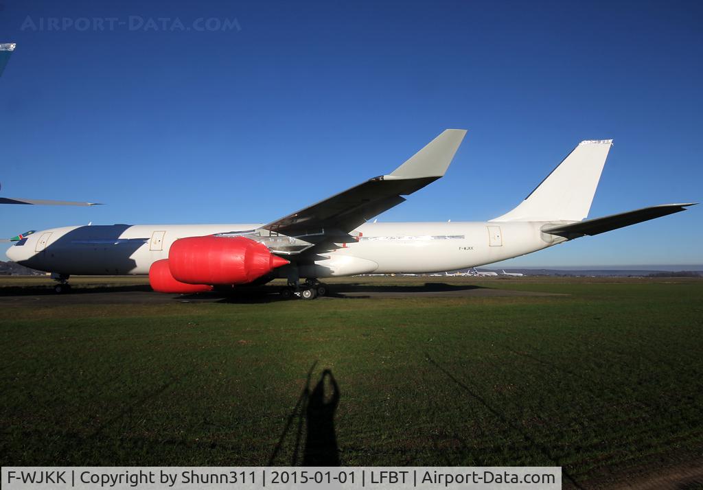 F-WJKK, 2003 Airbus A340-541 C/N 492, C/n 0492 - Still stored in all white c/s without titles... ex. 9V-SGA