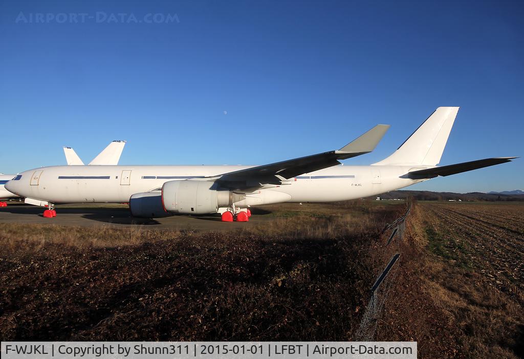 F-WJKL, 2003 Airbus A340-541 C/N 499, C/n 0499 - Still stored in all white c/s without titles... Ex. 9V-SGB