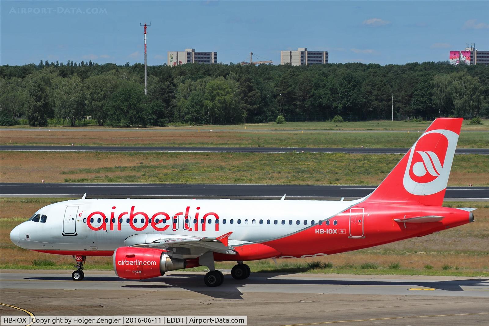 HB-IOX, 2008 Airbus A319-112 C/N 3604, TXL waving good bye tour no.4 since 2011