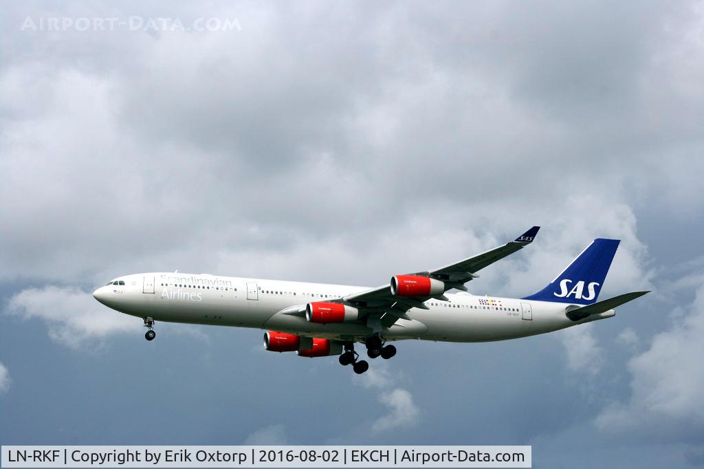 LN-RKF, 2001 Airbus A340-313X C/N 413, LN-RKF landing rw 22L