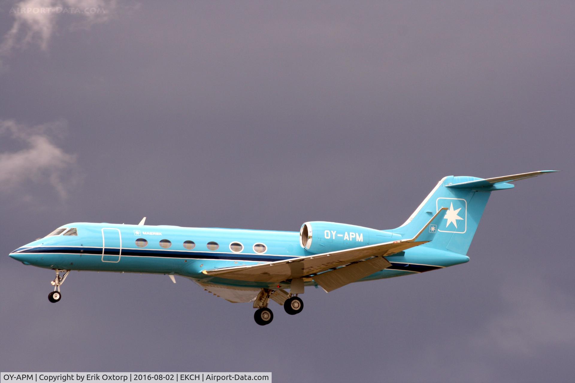 OY-APM, 2014 Gulfstream Aerospace GIV-X (G450) C/N 4305, OY-APM landing rw 22L