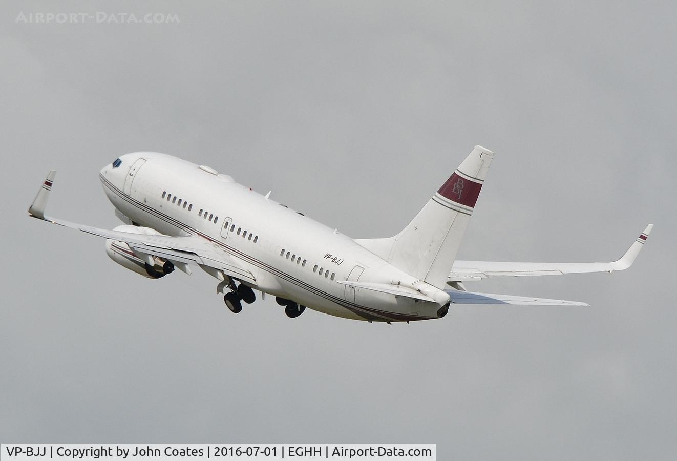 VP-BJJ, 1999 Boeing 737-7BC BBJ C/N 30330, Departing from 26