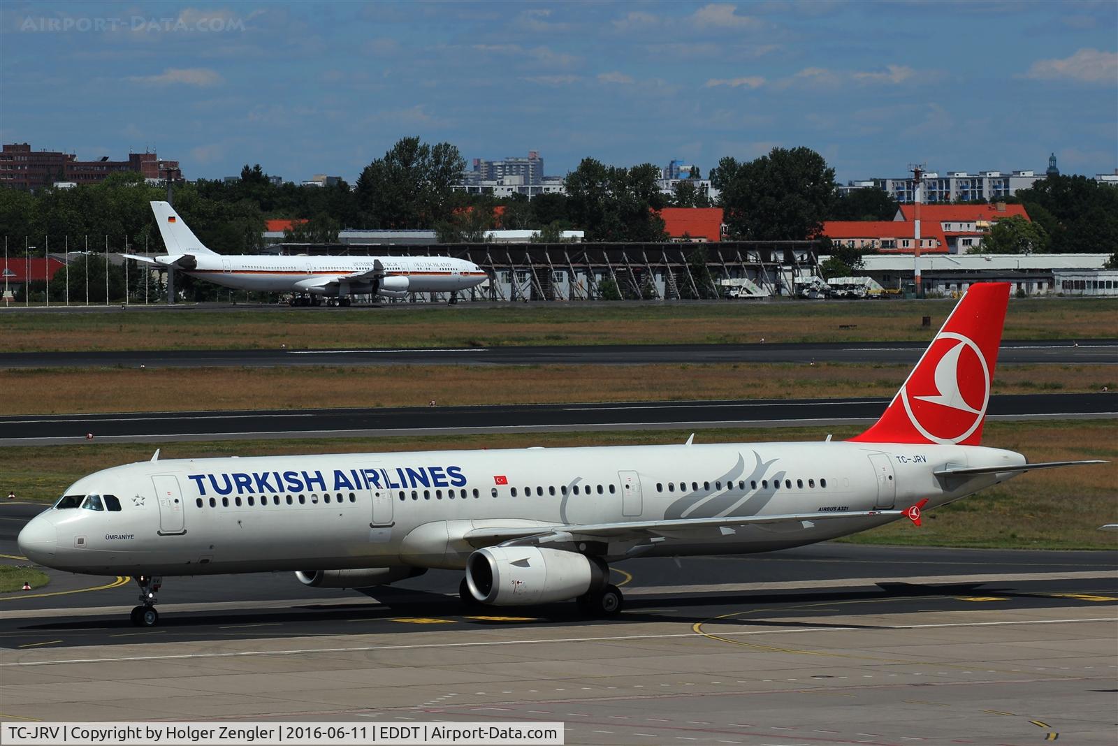 TC-JRV, 2012 Airbus A321-231 C/N 5077, TXL waving good bye tour no.4 since 2011