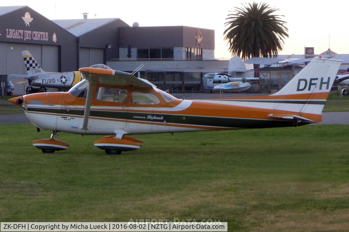 ZK-DFH, Cessna 172L C/N 17260092, At Tauranga